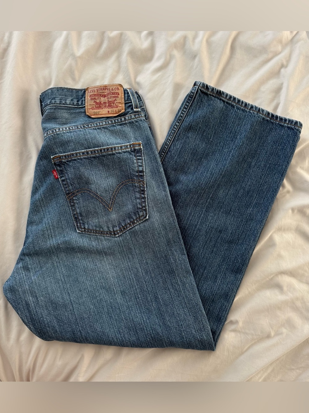 Vintage Y2K Levis 569 Loose Straight Jeans Medium Wash Colombia 36x32 Men Baggy